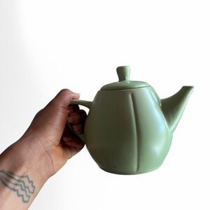 Elegant Green Ceramic Teapot : SEND A OFFER! MUST GO !